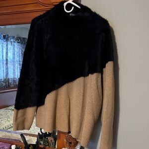 Vince Camuto Stylish Black and Tan Women's Sweater with black Fur